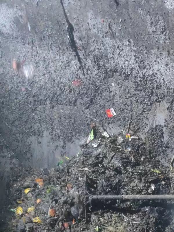 张港镇污水池清理