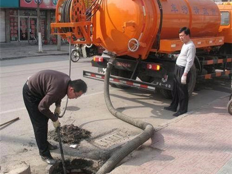 张港镇清掏化粪池，健康生活从这里开始